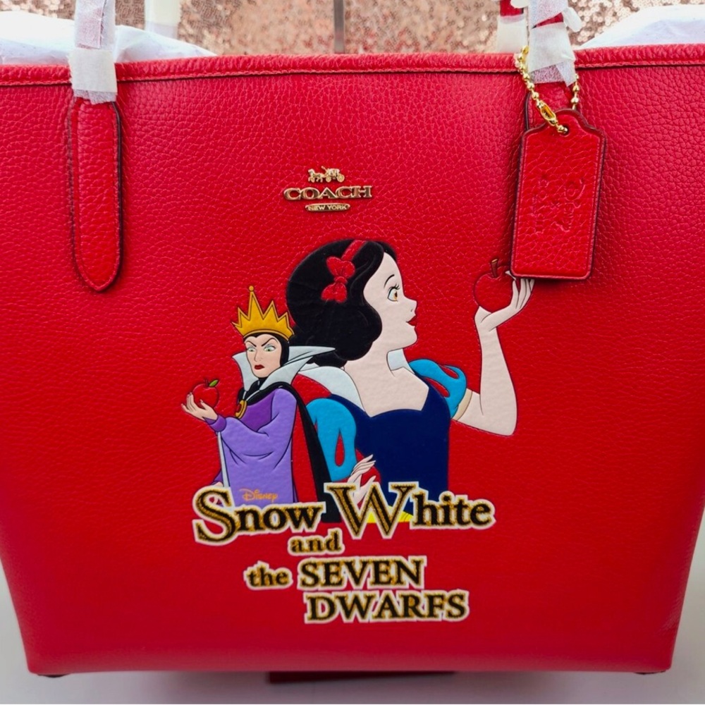 NWT COACH DISNEY SNOW WHITE & THE SEVEN DWARFS CITY TOTE SIZE MEDIUM-LARGE RED